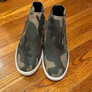 Cushionare Memory Foam Wedge sneaker